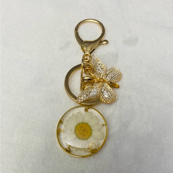Accessories - Daisy and Butterfly Keychain. New.